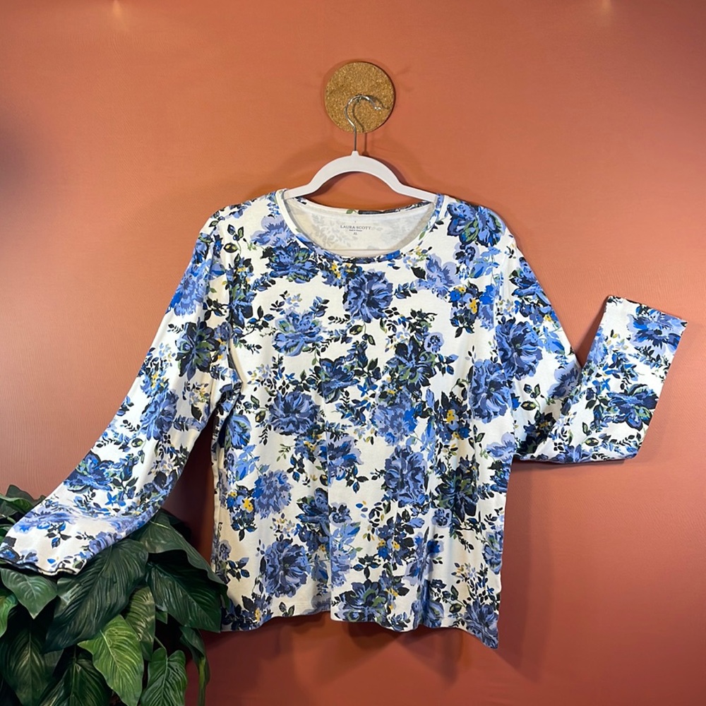 LAURA SCOTT Floral Pull Over Top